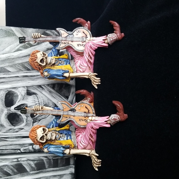 Shelf-Sitter Skeletons - Picture 9 of 12
